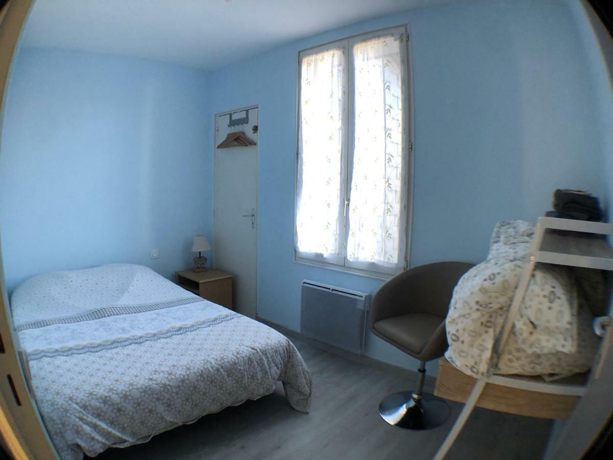 Appartement Lisieux Calme Tres Bien Equipe ภายนอก รูปภาพ