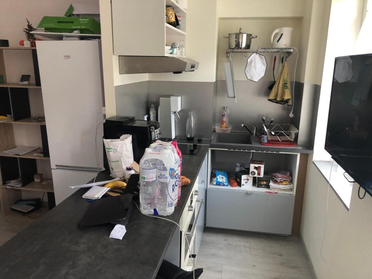 Appartement Lisieux Calme Tres Bien Equipe ภายนอก รูปภาพ