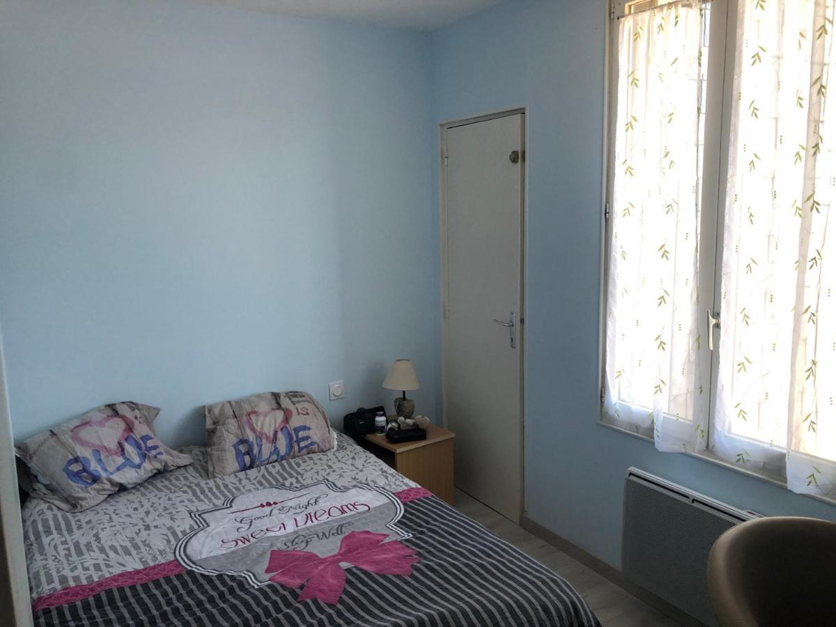 Appartement Lisieux Calme Tres Bien Equipe ภายนอก รูปภาพ
